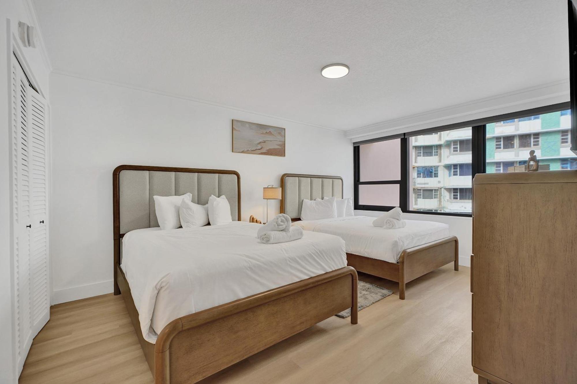 Chic 2-bedroom With Service & Gym / 1210 Miami Beach