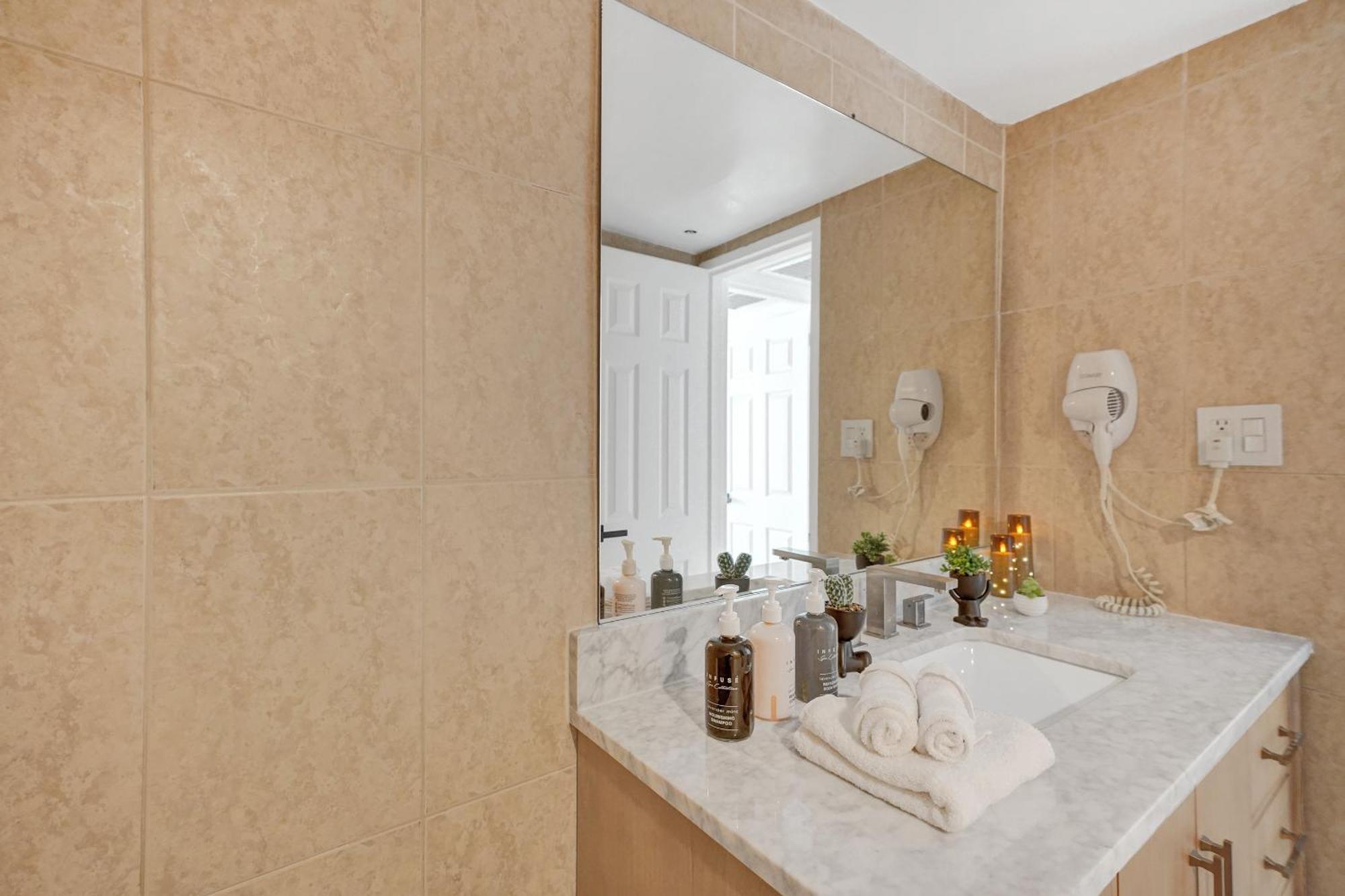 Chic 2-bedroom With Service & Gym / 1210 Apartment Miami Beach