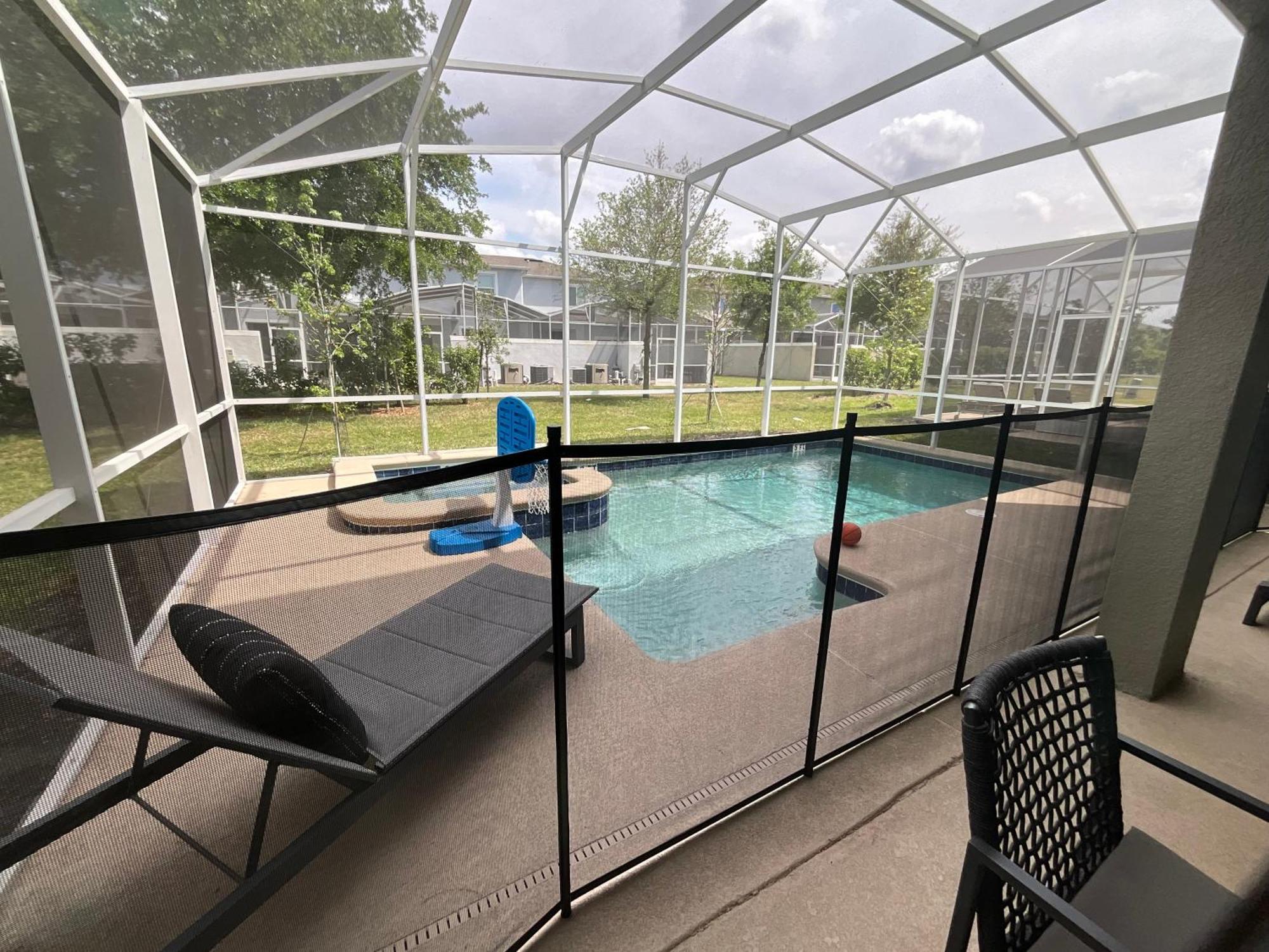 New Luxury Private Pool