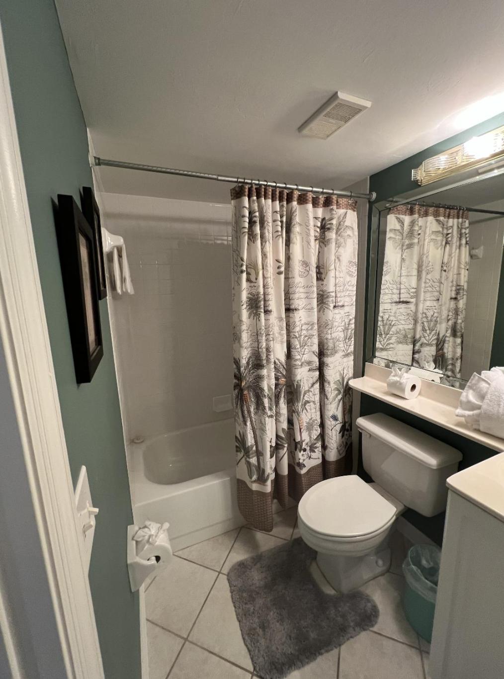 Canal-front W/ Heated Pool & Access! Holiday home *