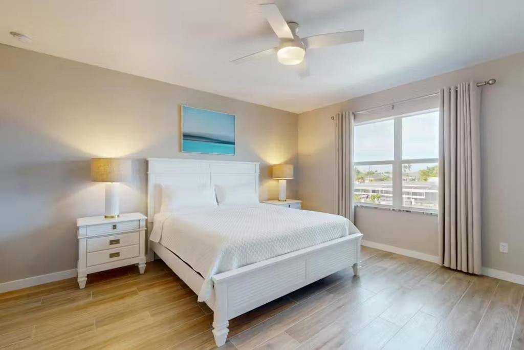 Gulf Access With Boat Slip, Heated Saltwater Pool, Dog-friendly - Bacino Vista #303 - Roelens Holiday home