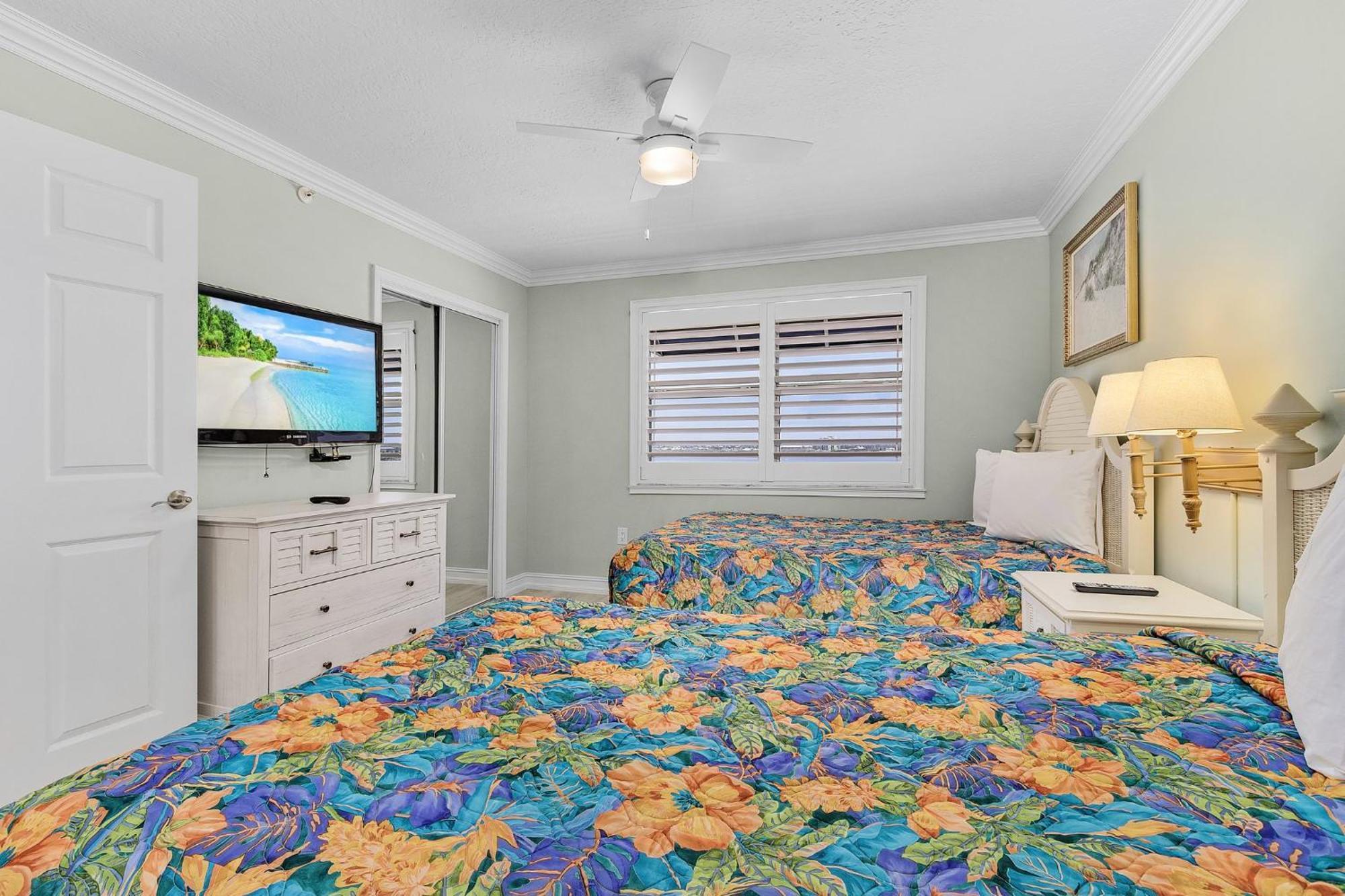 706 Top-floor W/ Gulf Views, Pool Holiday home Fort Myers Beach