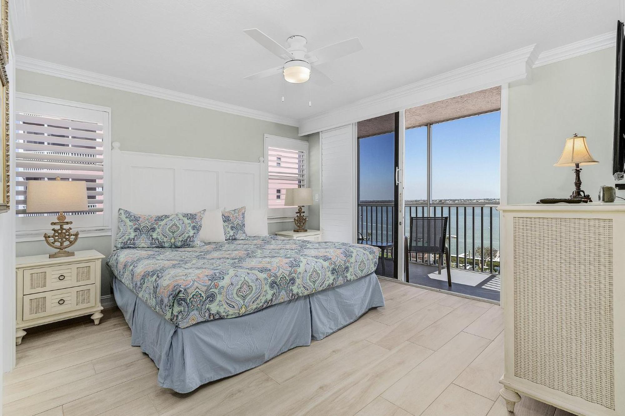 706 Top-floor W/ Gulf Views, Pool * Fort Myers Beach