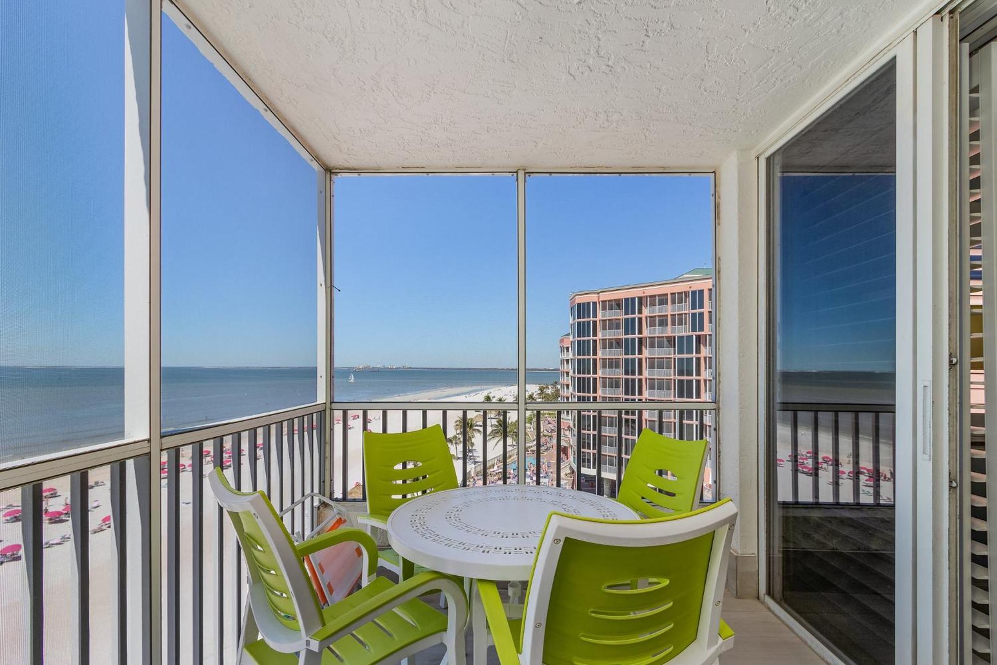 706 Top-floor W/ Gulf Views, Pool * Fort Myers Beach
