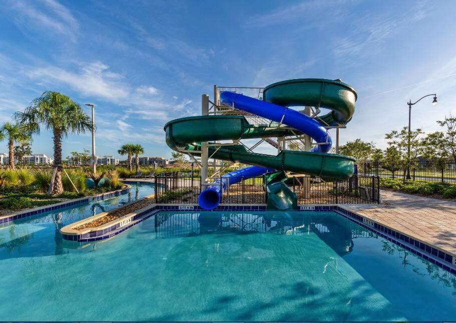 New 8 Bedrooms And 5 Bathrooms At Storey Kissimmee