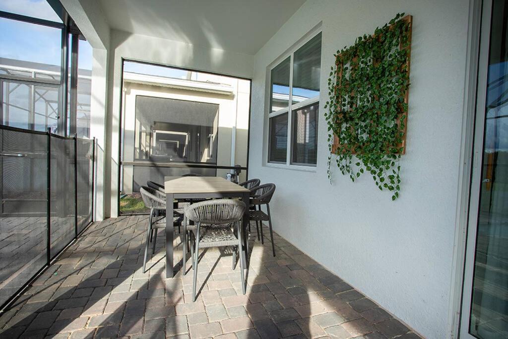 New 8 Bedrooms And 5 Bathrooms At Storey Holiday home Kissimmee