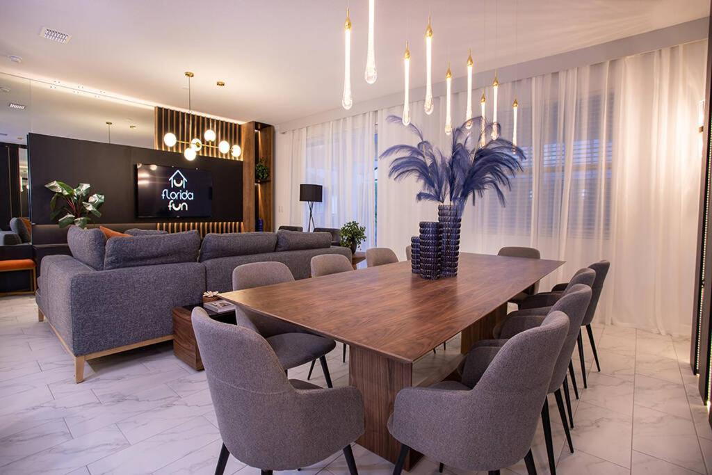 New 8 Bedrooms And 5 Bathrooms At Storey * Kissimmee
