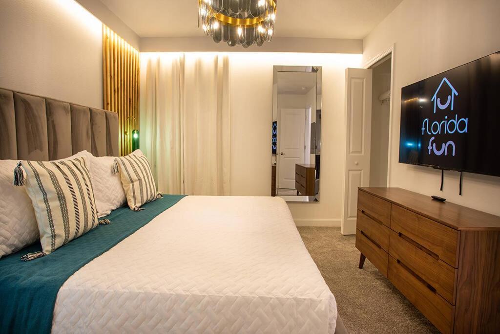 New 8 Bedrooms And 5 Bathrooms At Storey