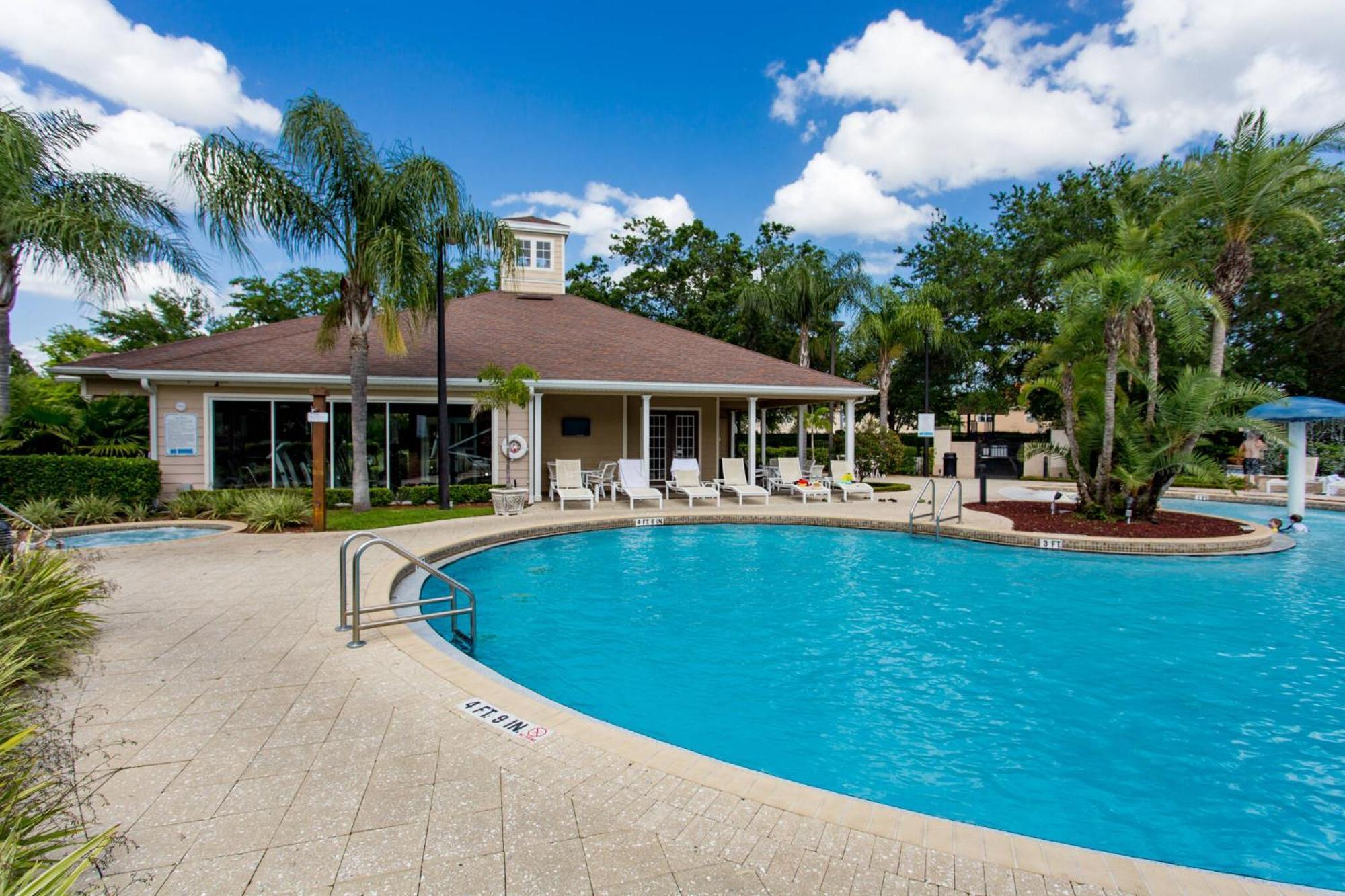 Holiday home Amazing 3 Bedrooms At Lucaya- 7 Miles From