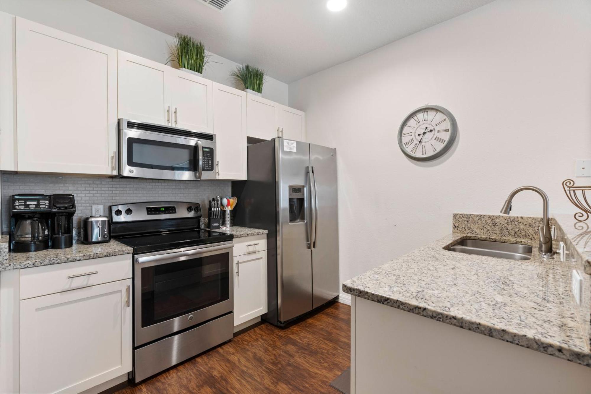 Amazing 3 Bedrooms At Lucaya- 7 Miles From