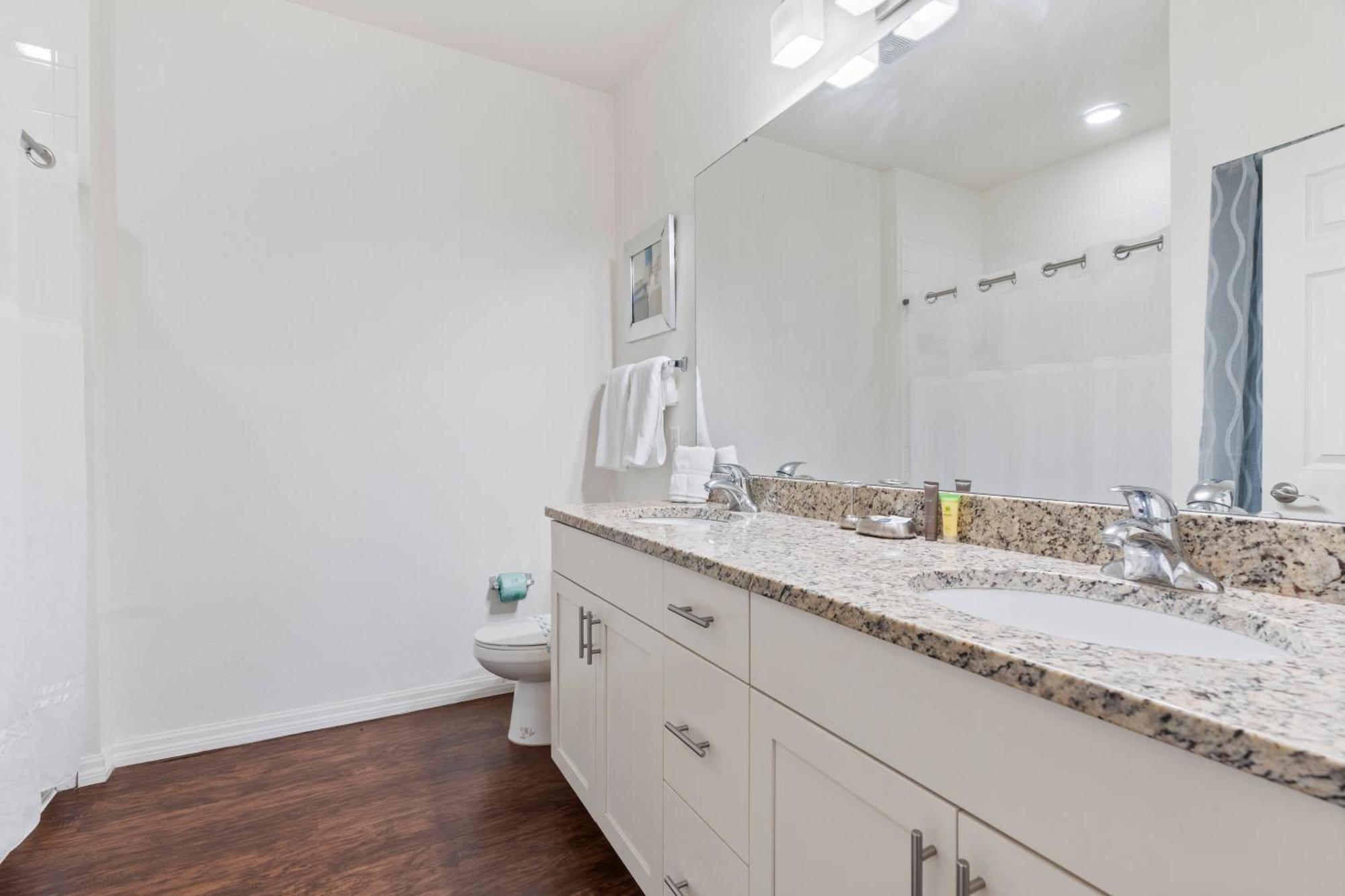 Amazing 3 Bedrooms At Lucaya- 7 Miles From *