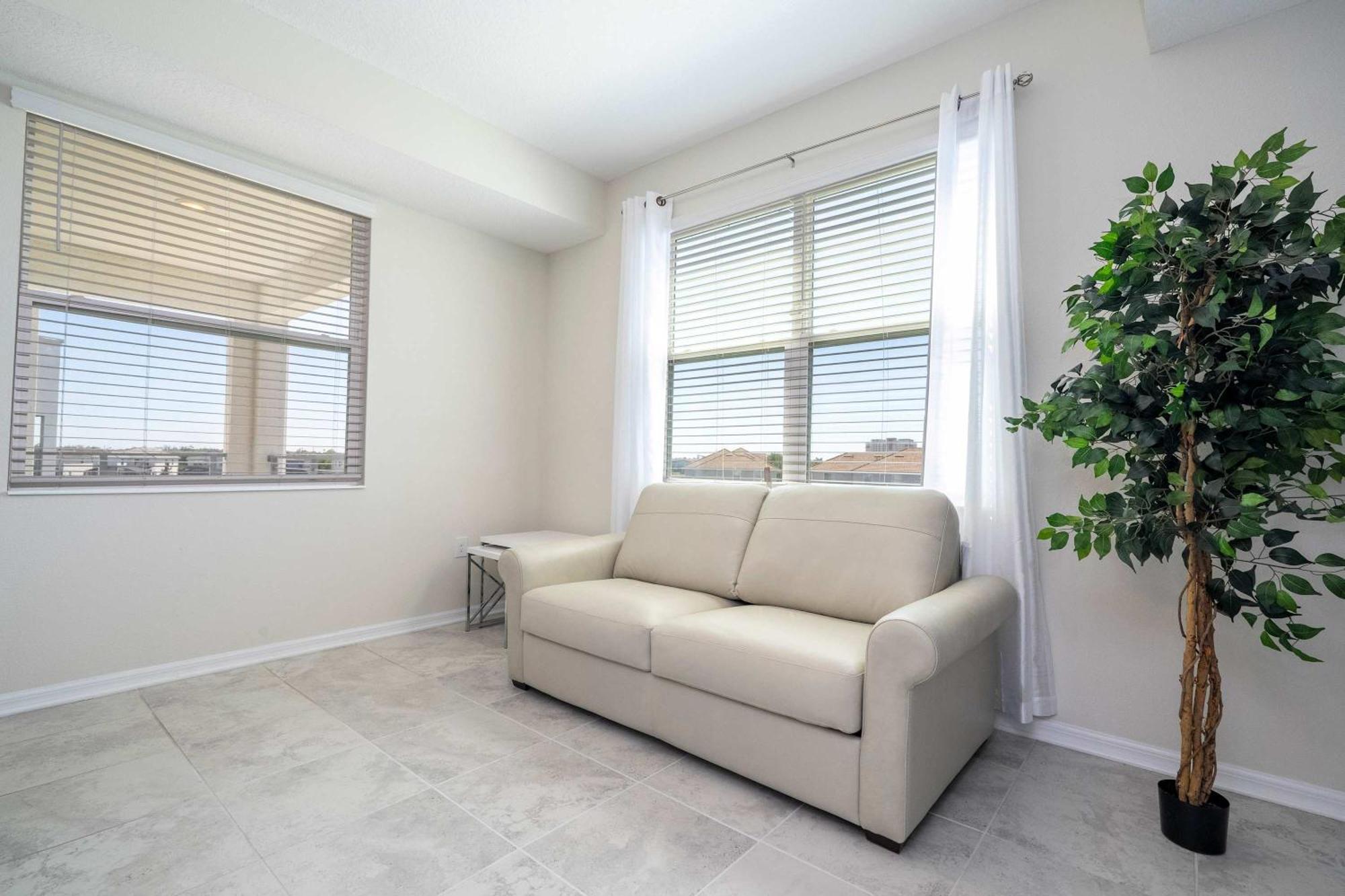 Gorgeous 2bd Close To At Storey Holiday home Kissimmee