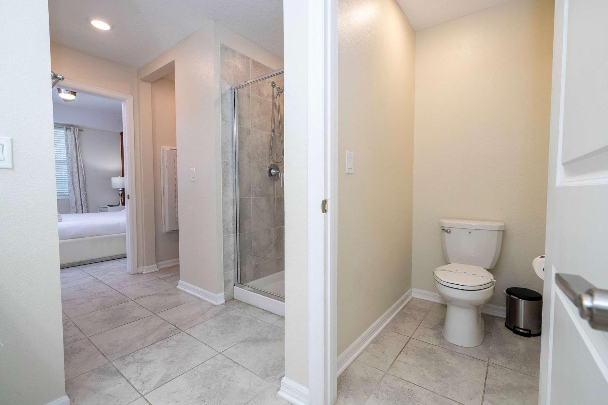 Gorgeous 2bd Close To At Storey Holiday home *
