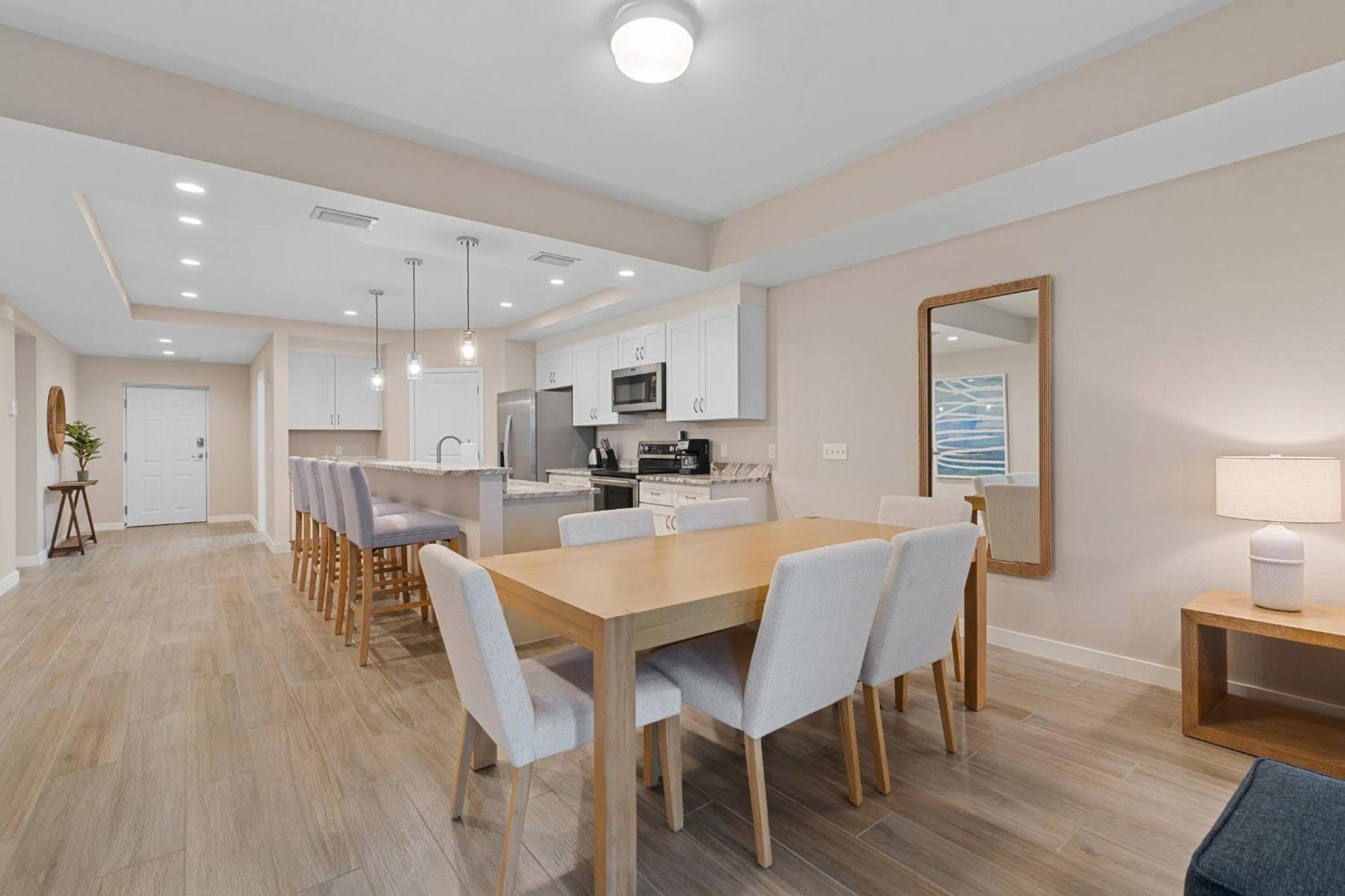 Gulf Access With Boat Slip, Heated Saltwater Pool - Bacino Vistas 205 & 208 - Roelens * Cape Coral