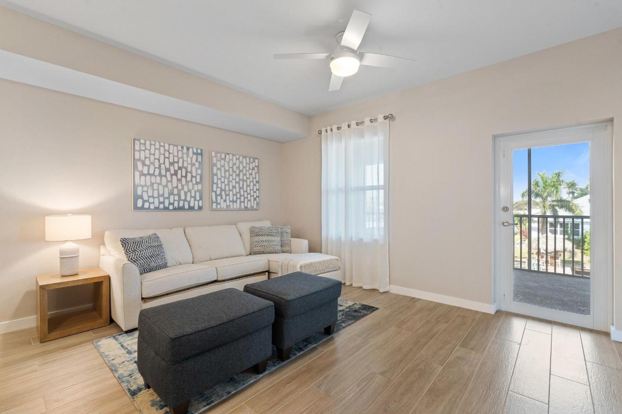 Gulf Access With Boat Slip, Heated Saltwater Pool - Bacino Vistas 205 & 208 - Roelens Cape Coral