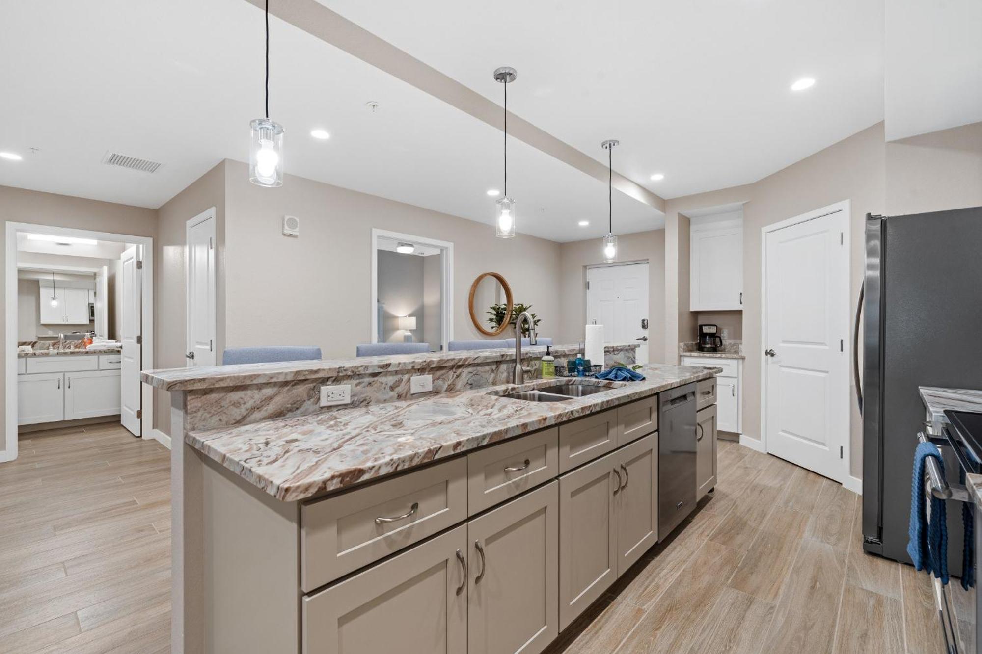 Gulf Access With Boat Slip, Heated Saltwater Pool - Bacino Vistas 205 & 208 - Roelens