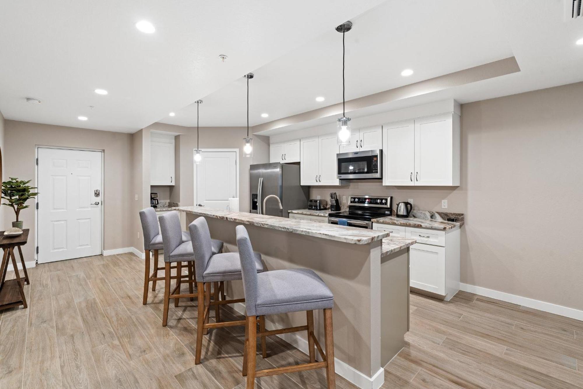 Gulf Access With Boat Slip, Heated Saltwater Pool - Bacino Vistas 205 & 208 - Roelens