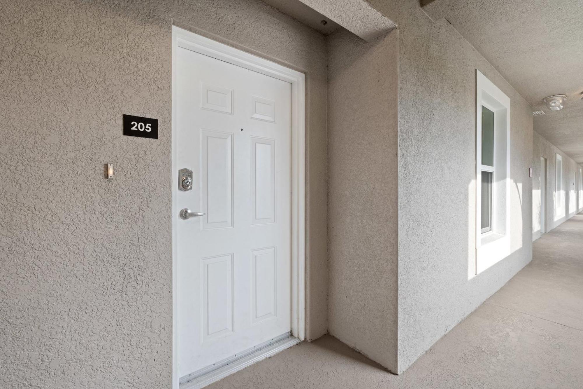 Gulf Access With Boat Slip, Heated Saltwater Pool - Bacino Vistas 205 & 208 - Roelens Cape Coral