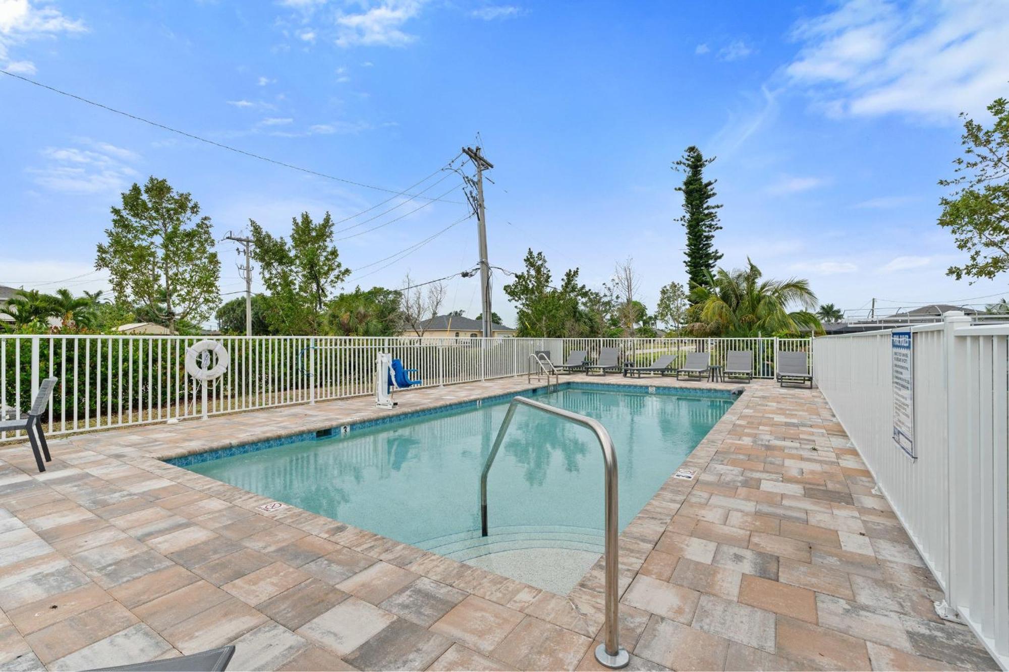 Gulf Access With Boat Slip, Heated Saltwater Pool - Bacino Vistas 205 & 208 - Roelens *