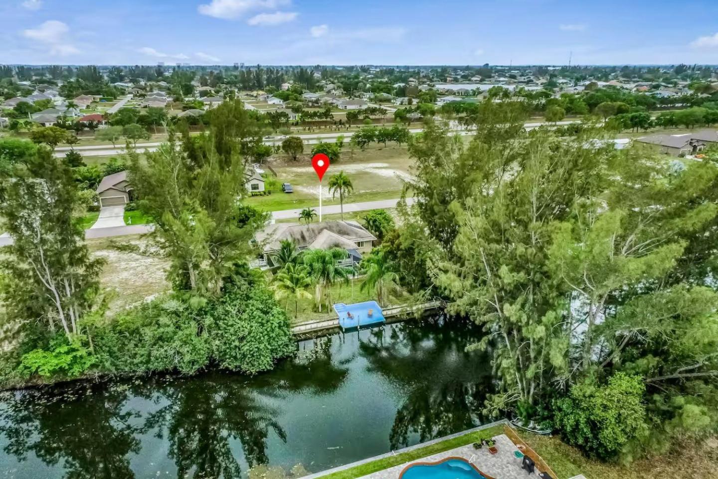 Fresh Water Canal, Pet Friendly & Bikes - Coral Cove - Roelens Vacations Cape Coral