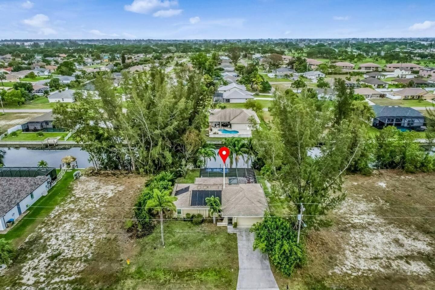 Fresh Water Canal, Pet Friendly & Bikes - Coral Cove - Roelens Vacations Holiday home Cape Coral