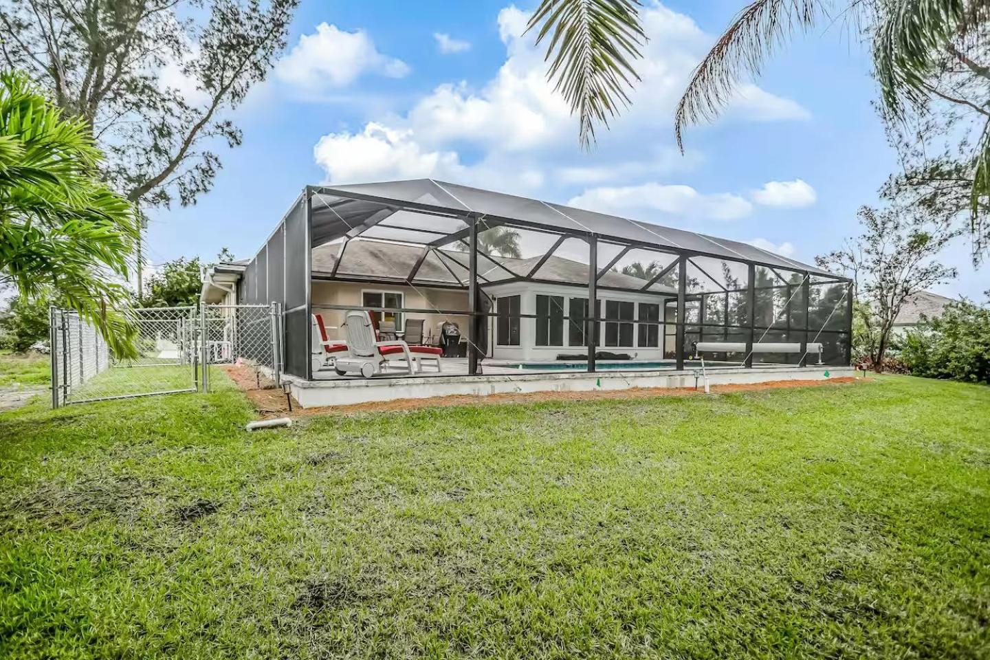 Fresh Water Canal, Pet Friendly & Bikes - Coral Cove - Roelens Vacations * Cape Coral