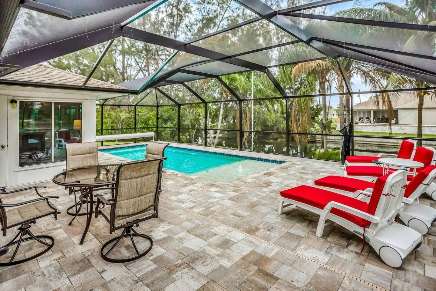 Holiday home Fresh Water Canal, Pet Friendly & Bikes - Coral Cove - Roelens Vacations Cape Coral