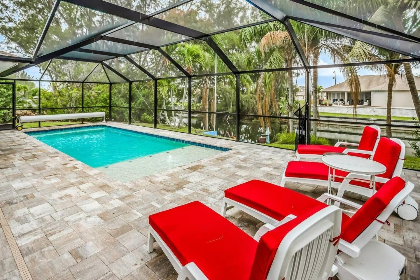 Fresh Water Canal, Pet Friendly & Bikes - Coral Cove - Roelens Vacations Cape Coral