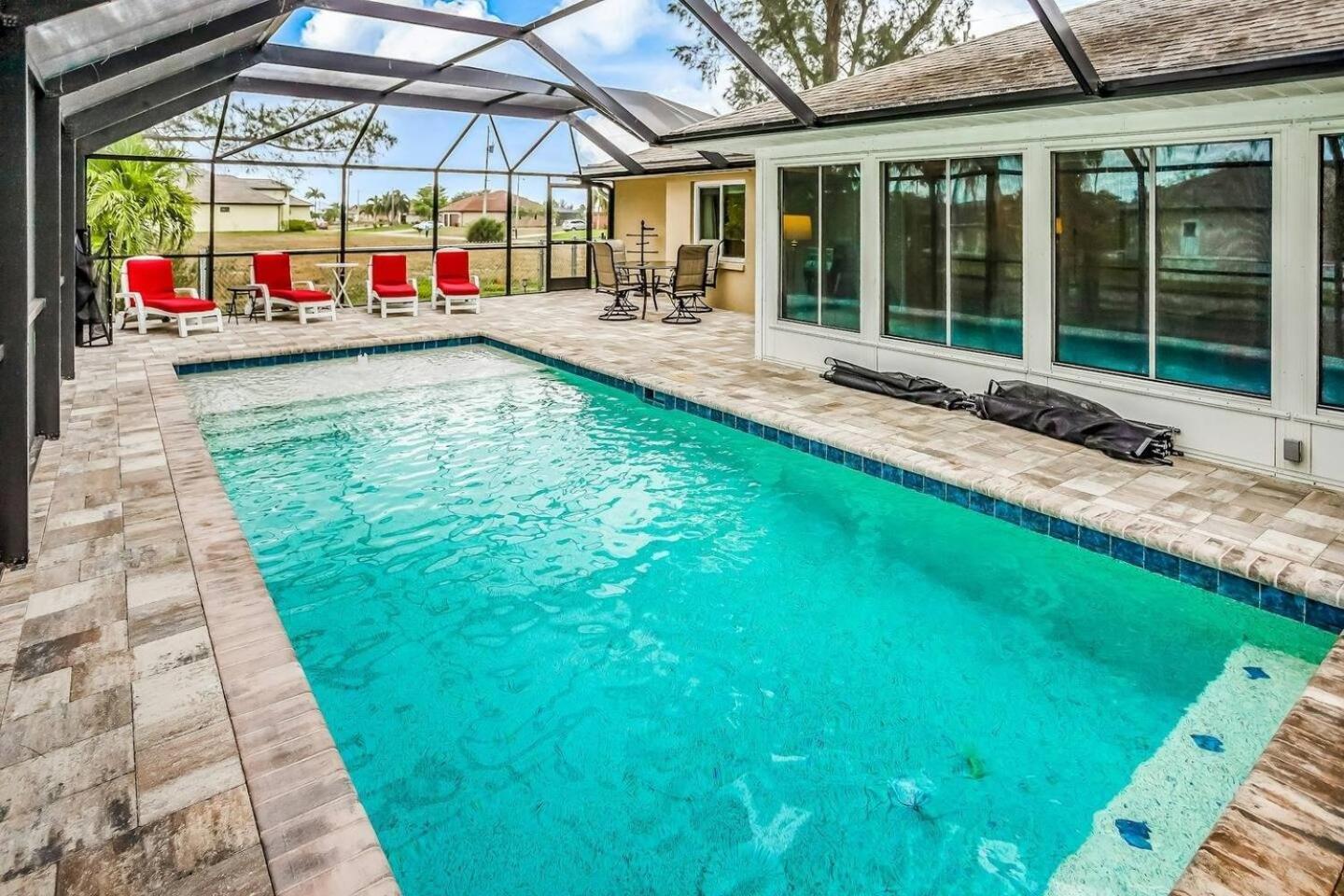 Holiday home Fresh Water Canal, Pet Friendly & Bikes - Coral Cove - Roelens Vacations *