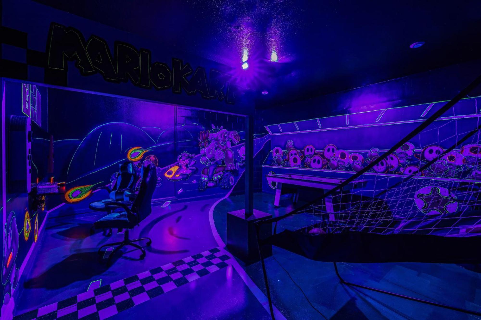 Game On! Pool, Game & Themes, Near