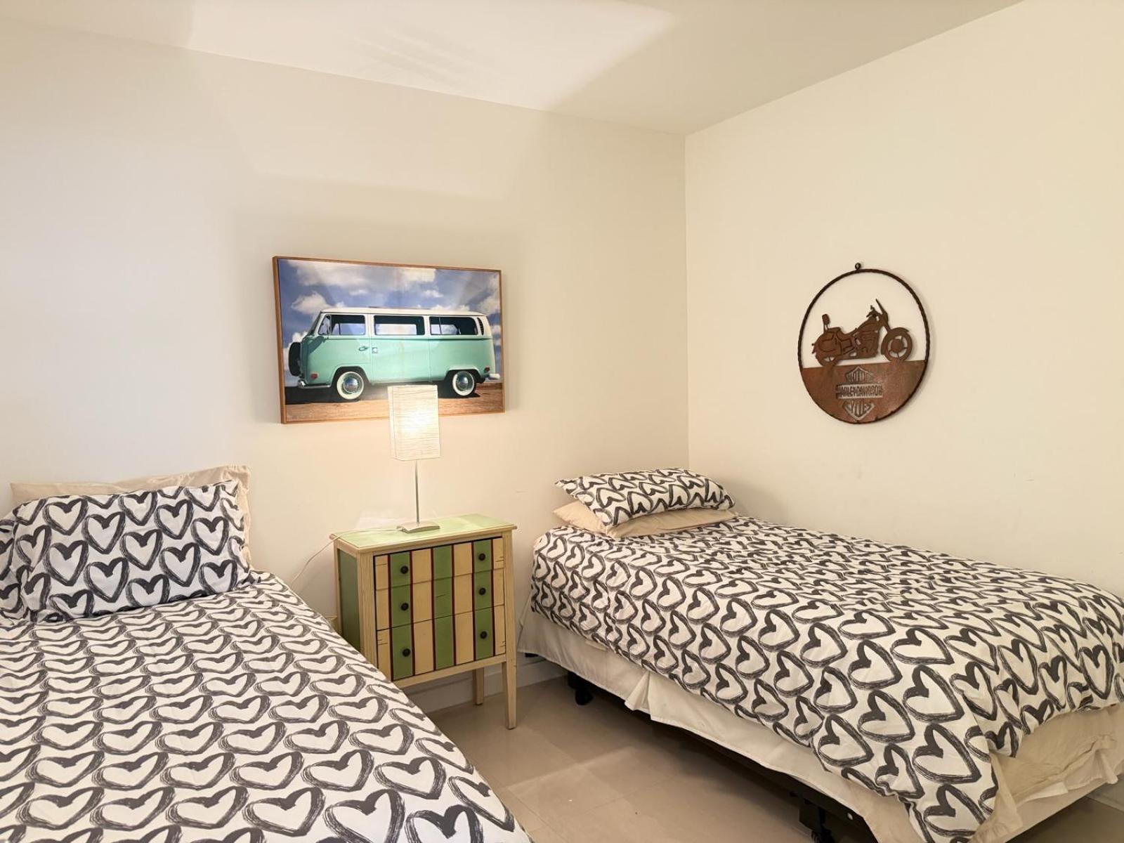 1 Spring Promo - Sunny Isles Seaview Condo, Walk To Beach, Amazing Amenities Apartment *