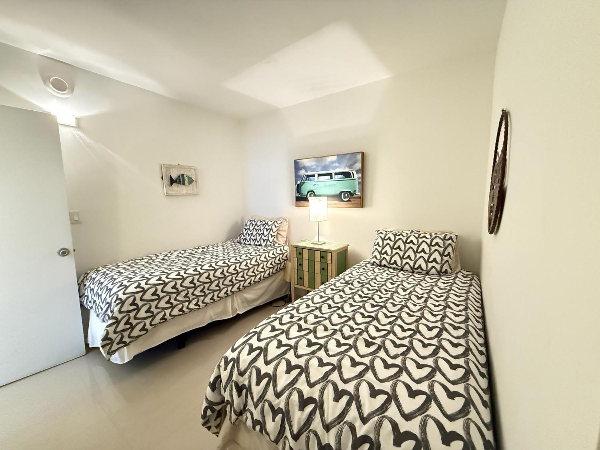 1 Spring Promo - Sunny Isles Seaview Condo, Walk To Beach, Amazing Amenities * Sunny Isles Beach