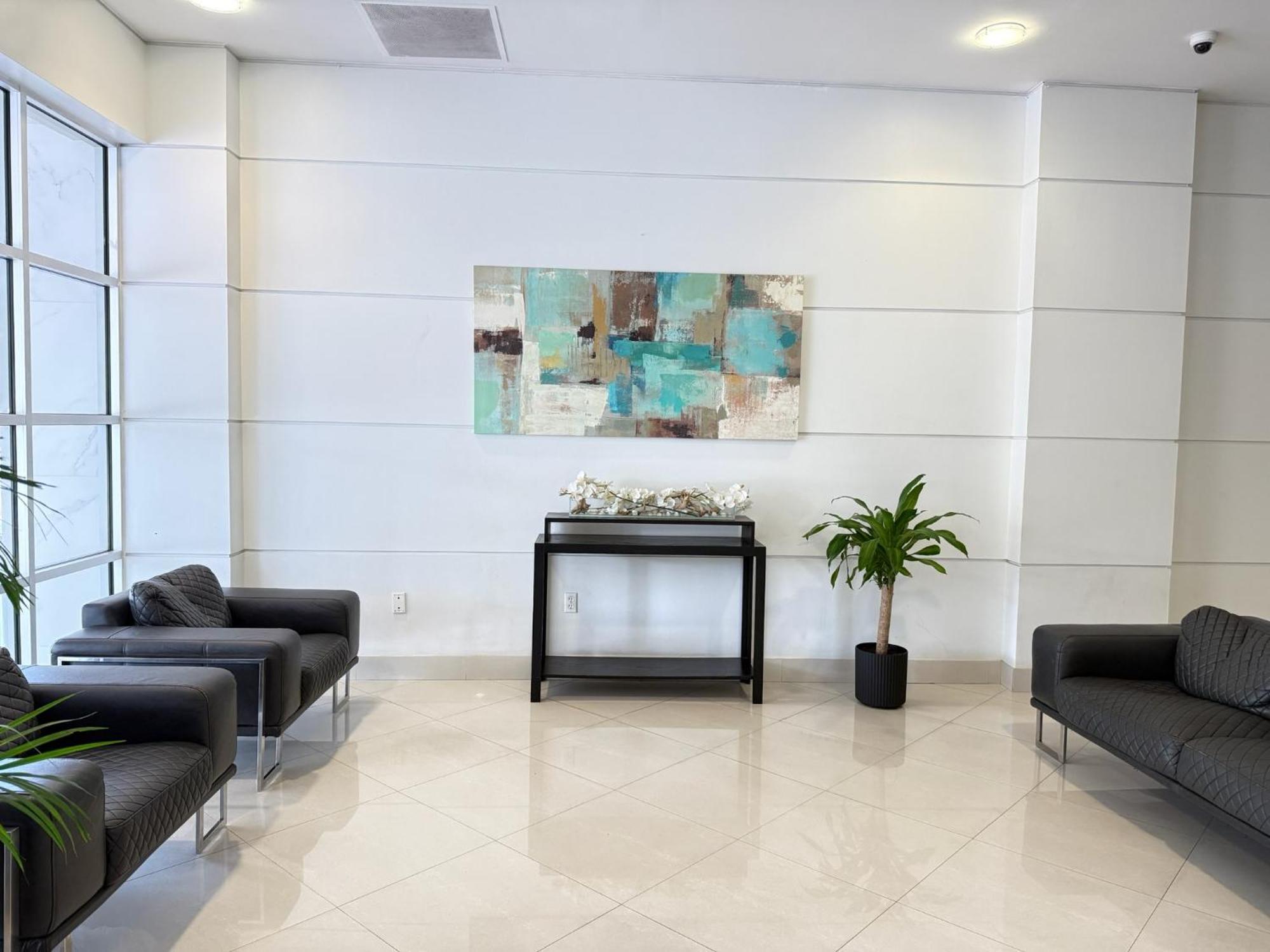 Apartment 1 Spring Promo - Sunny Isles Seaview Condo, Walk To Beach, Amazing Amenities *