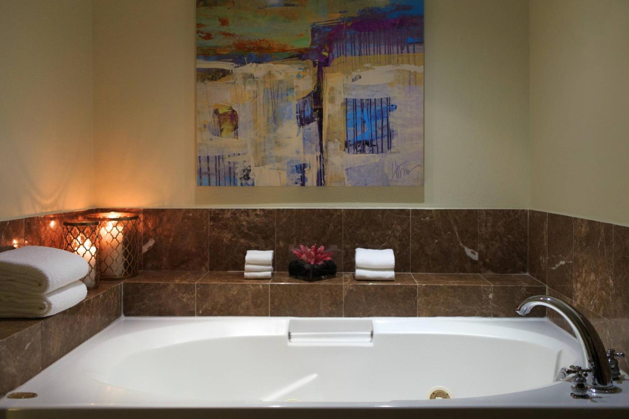 Renaissance Hotel 4*