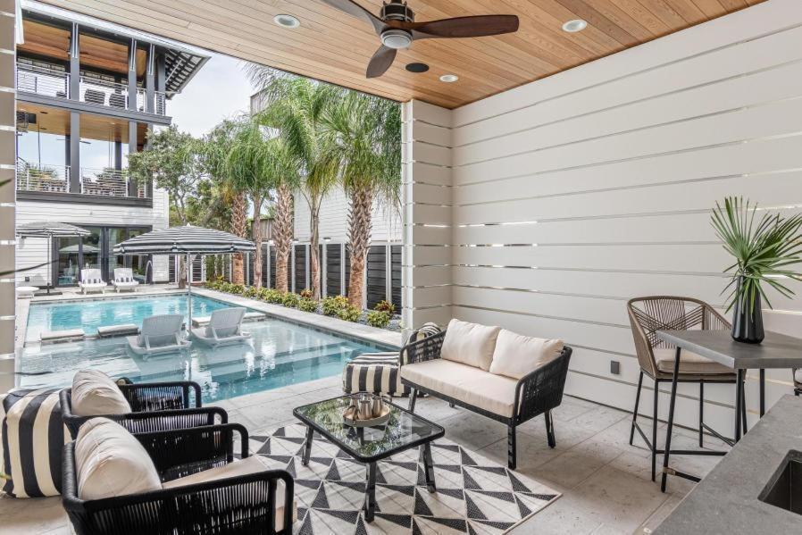 30A Beach Gem Mansion W/ Pool, Golf Cart & Bikes! Holiday home *