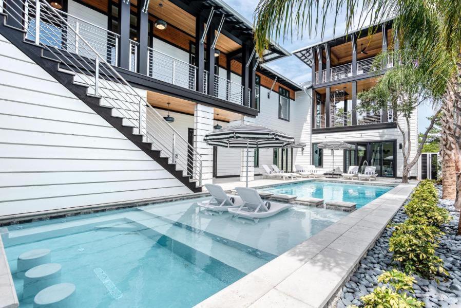 30A Beach Gem Mansion W/ Pool, Golf Cart & Bikes! Holiday home