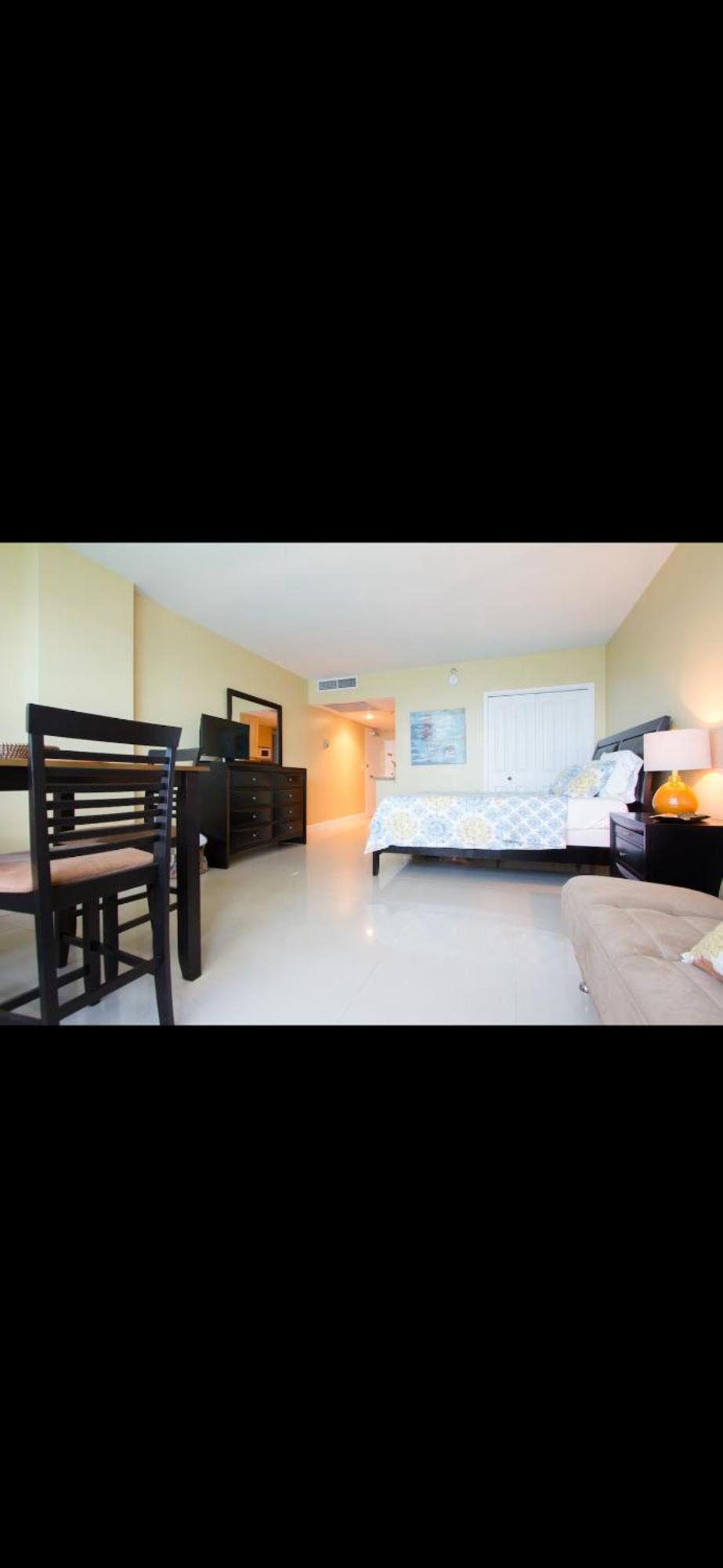 Castle Studio,tennis Court And Swimming Pool With Access Miami Beach