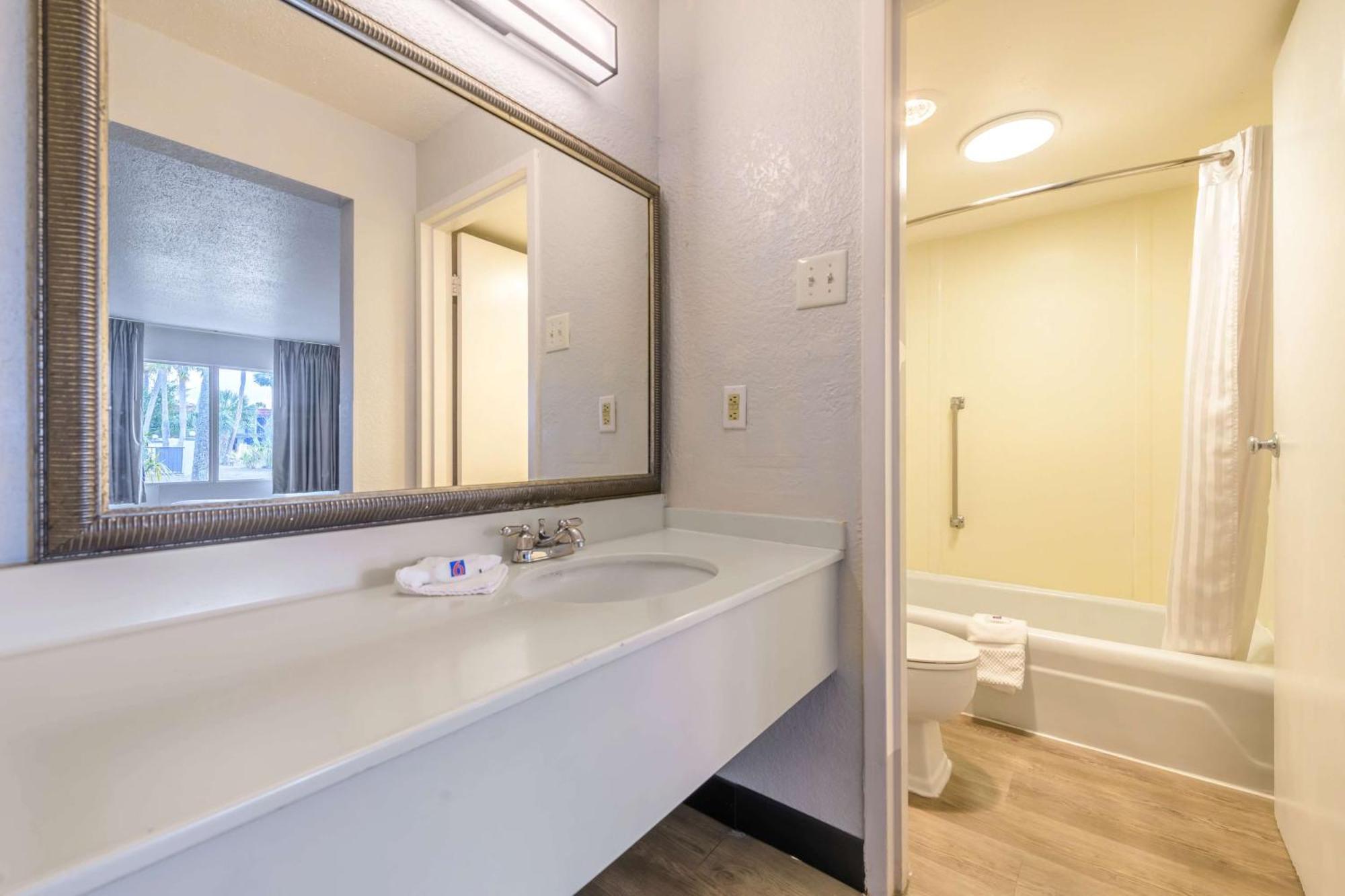 Hotel 6-spring Hill, Fl - Weeki Wachee
