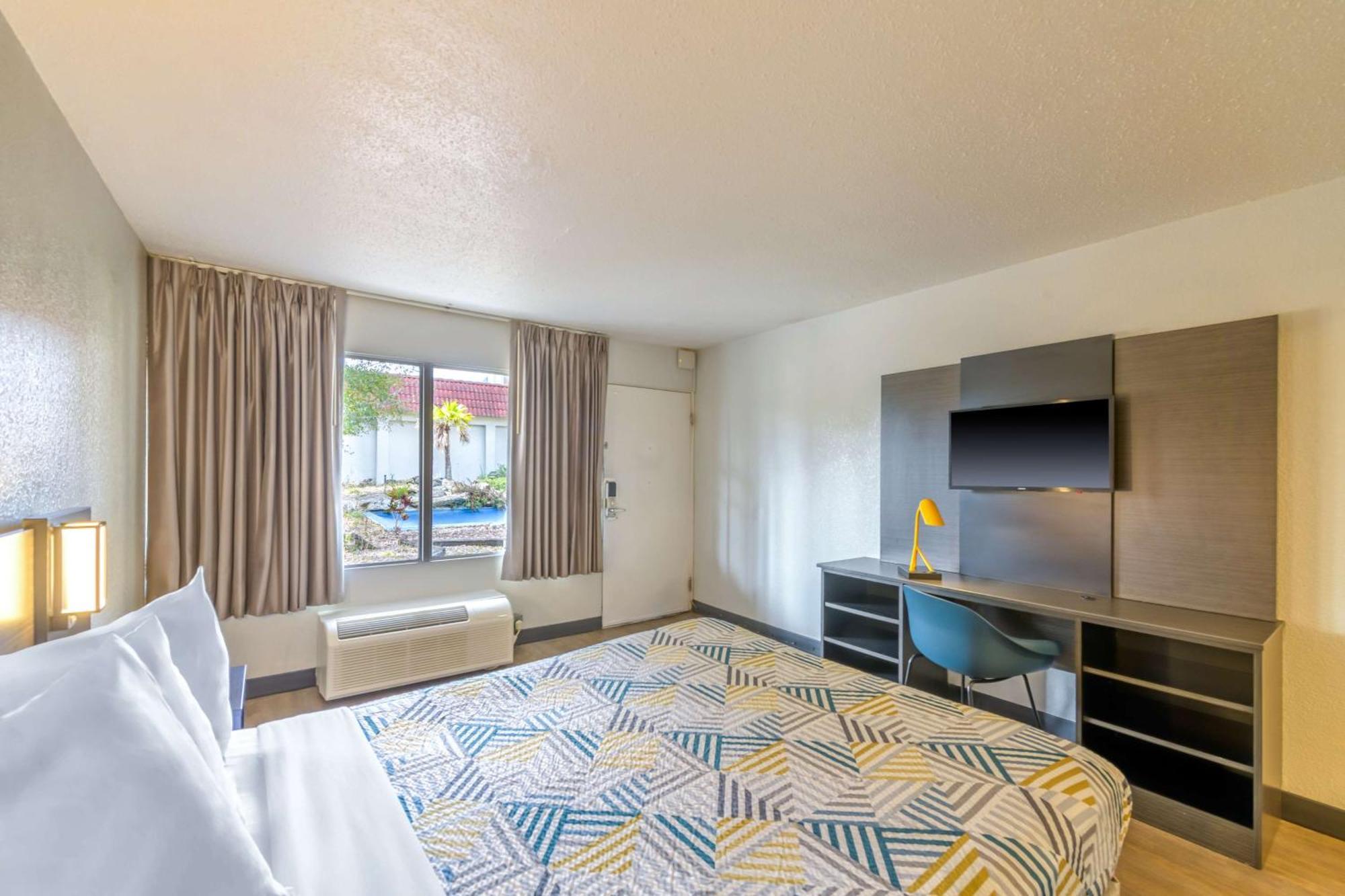 Hotel 6-spring Hill, Fl - Weeki Wachee