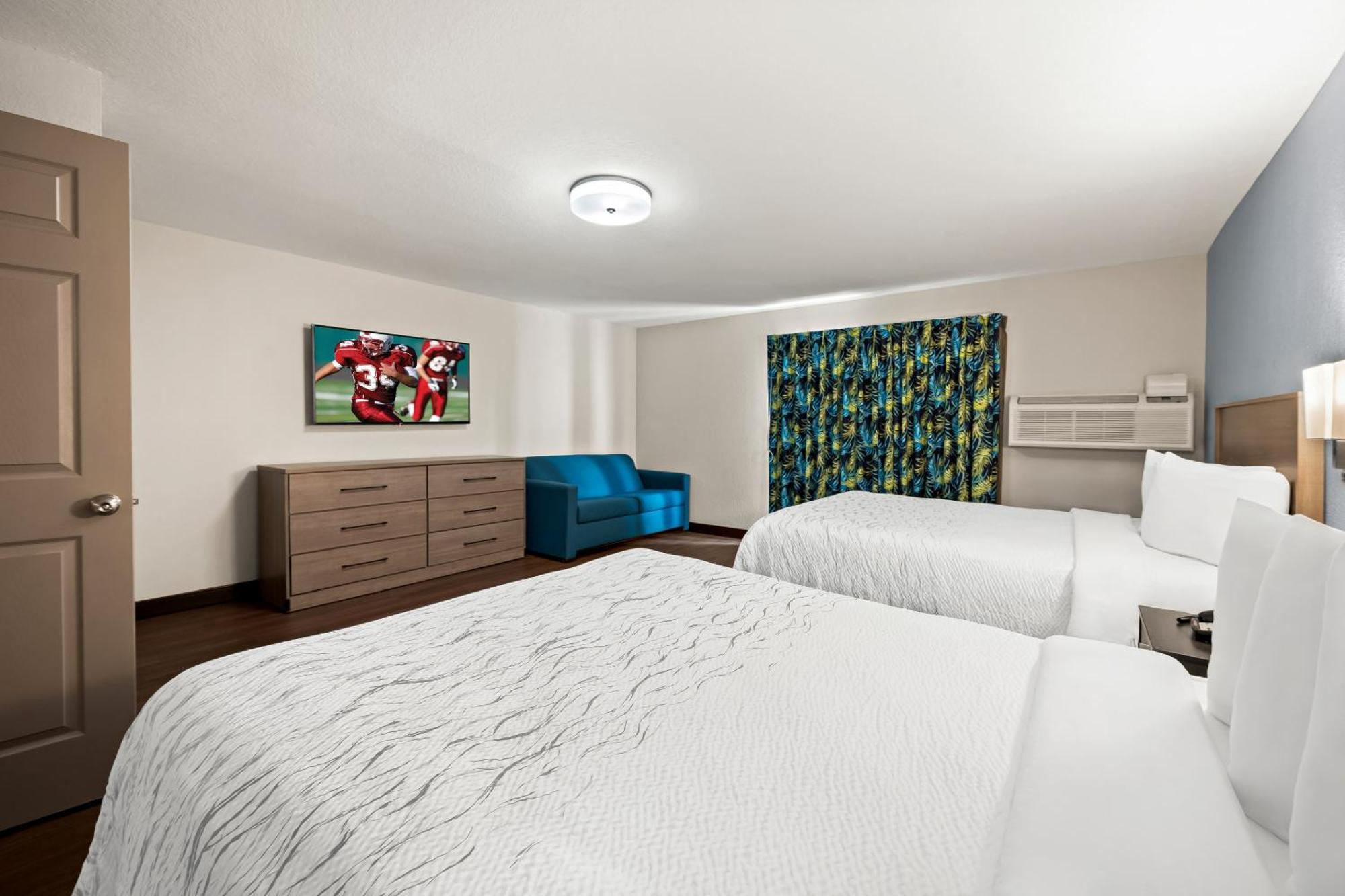 Hotel Red Roof Plus+ & Downtown-5th Ave S 3*