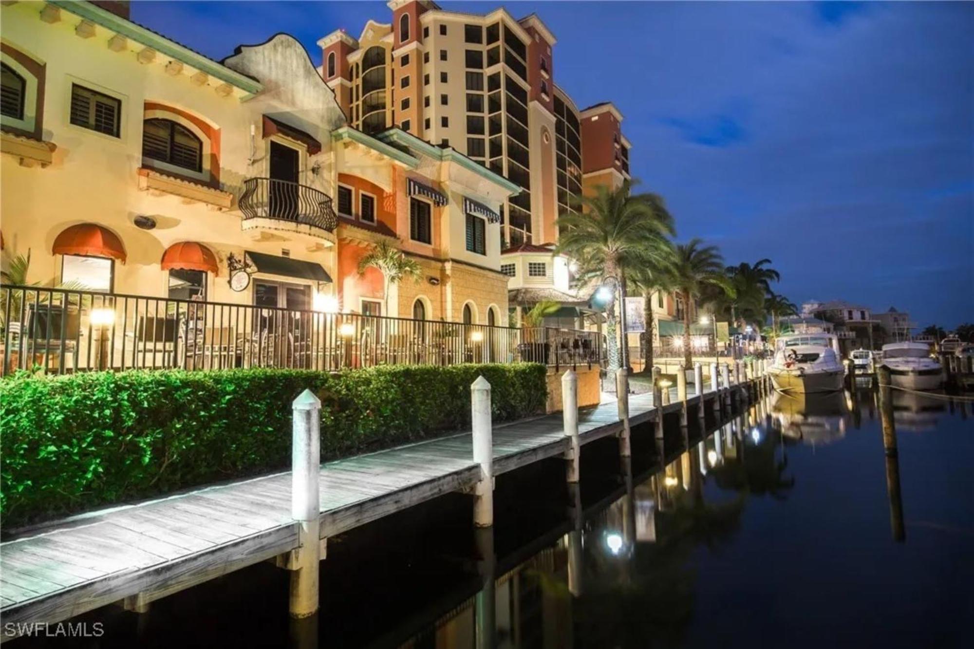 Aparthotel Vista Del Mar At Cape Harbour Marina, 10th Floor Luxury Condo, King Bed, Views! Cape Coral