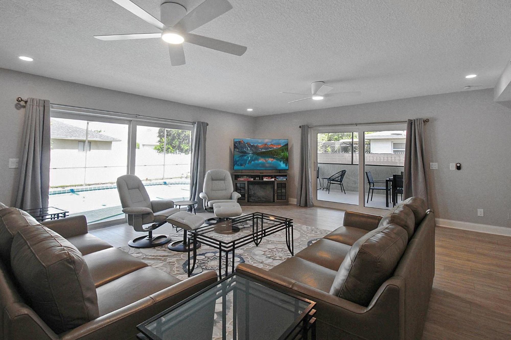 Spacious Pool Game Putting Close To Sunstoppable * Bradenton