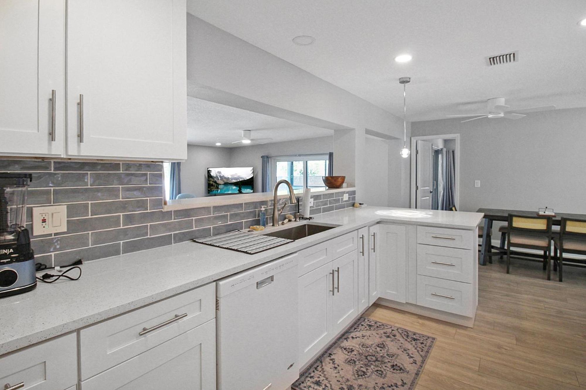 Spacious Pool Game Putting Close To Sunstoppable Holiday home