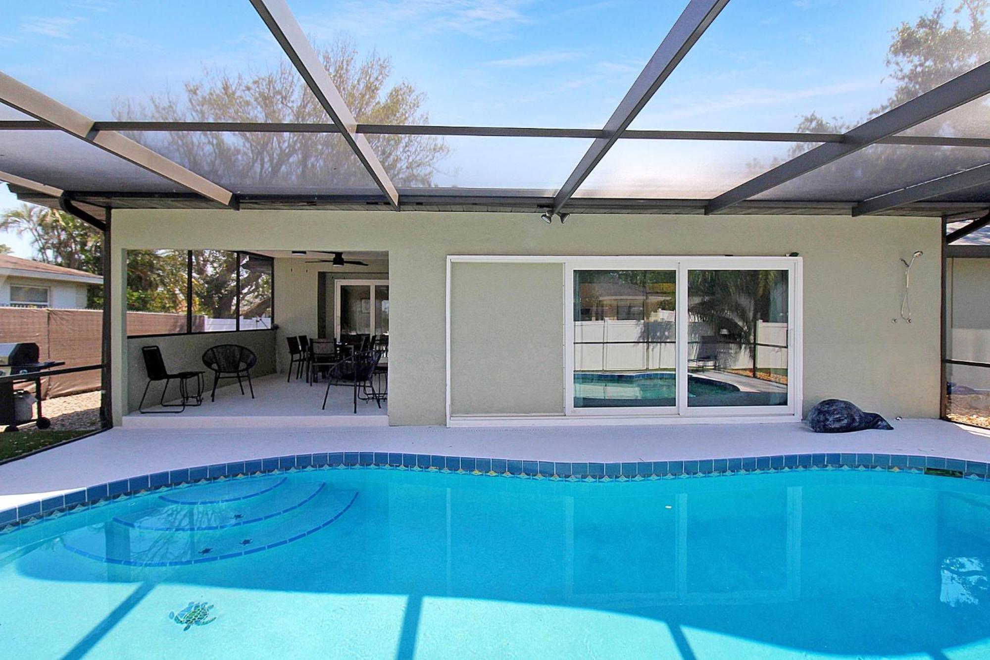 Spacious Pool Game Putting Close To Sunstoppable Holiday home