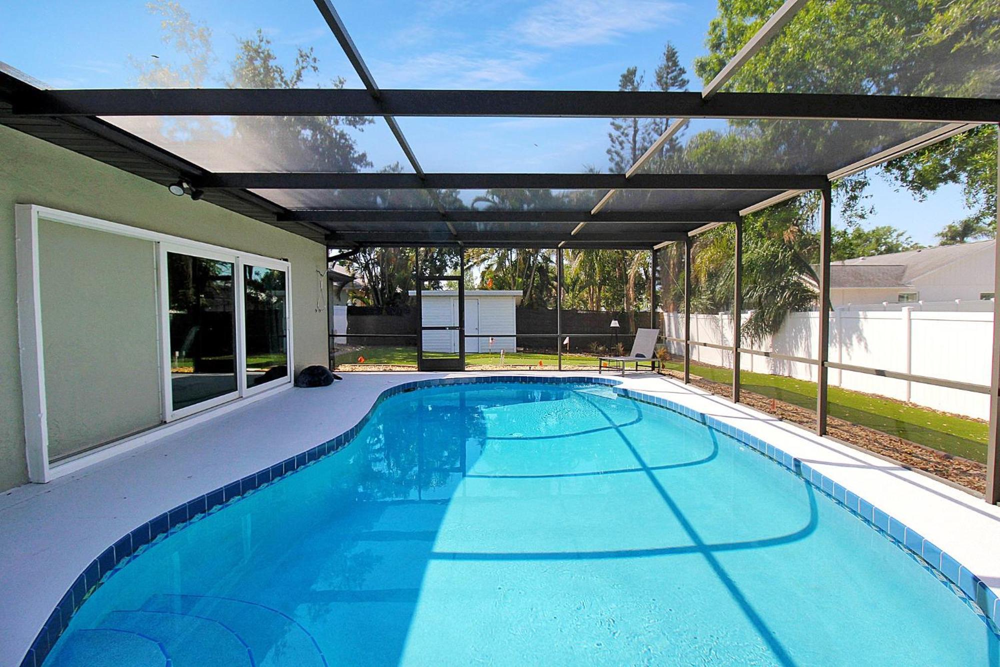 Spacious Pool Game Putting Close To Sunstoppable * Bradenton