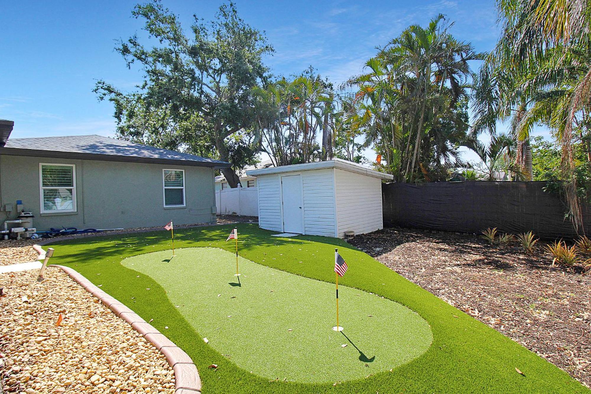 Spacious Pool Game Putting Close To Sunstoppable Holiday home