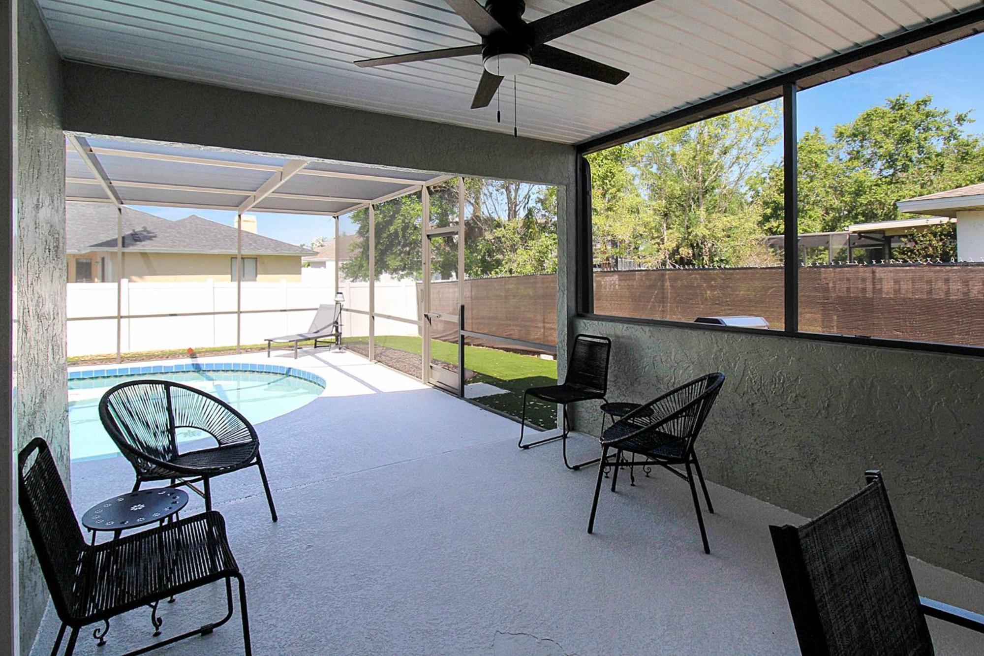 Spacious Pool Game Putting Close To Sunstoppable Holiday home Bradenton