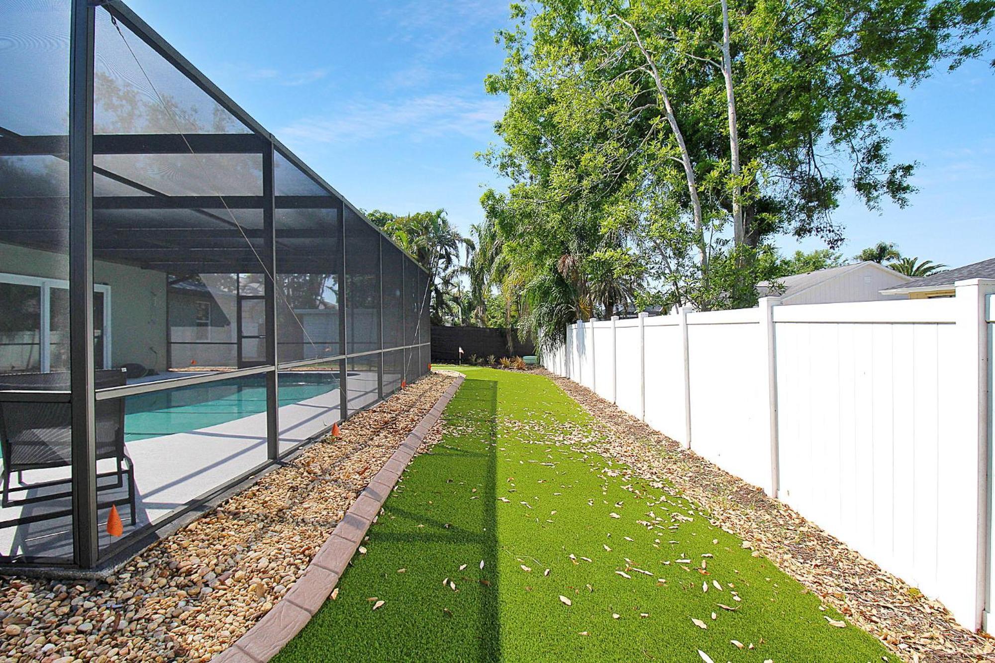 Spacious Pool Game Putting Close To Sunstoppable Holiday home Bradenton
