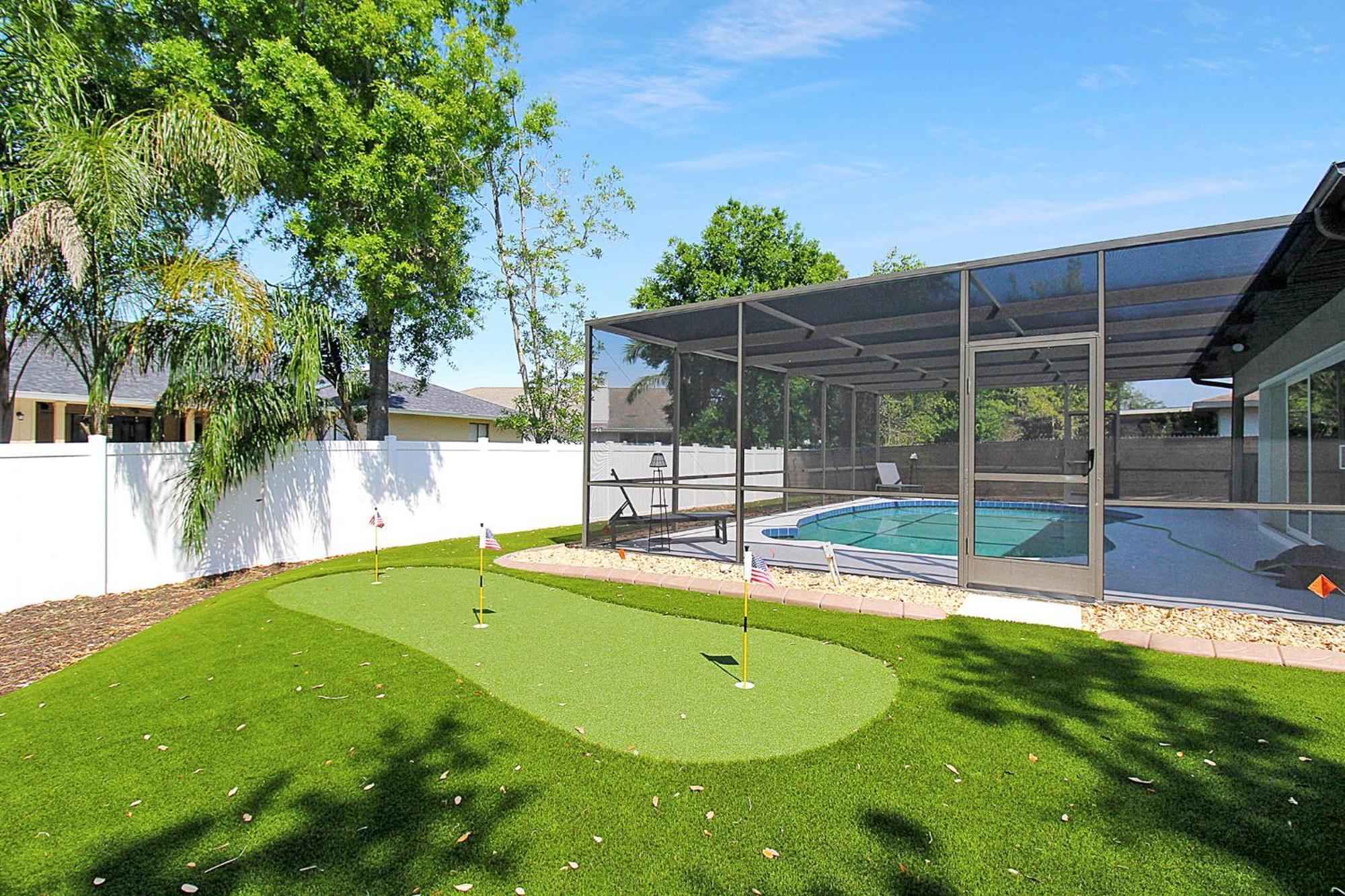 Spacious Pool Game Putting Close To Sunstoppable * Bradenton