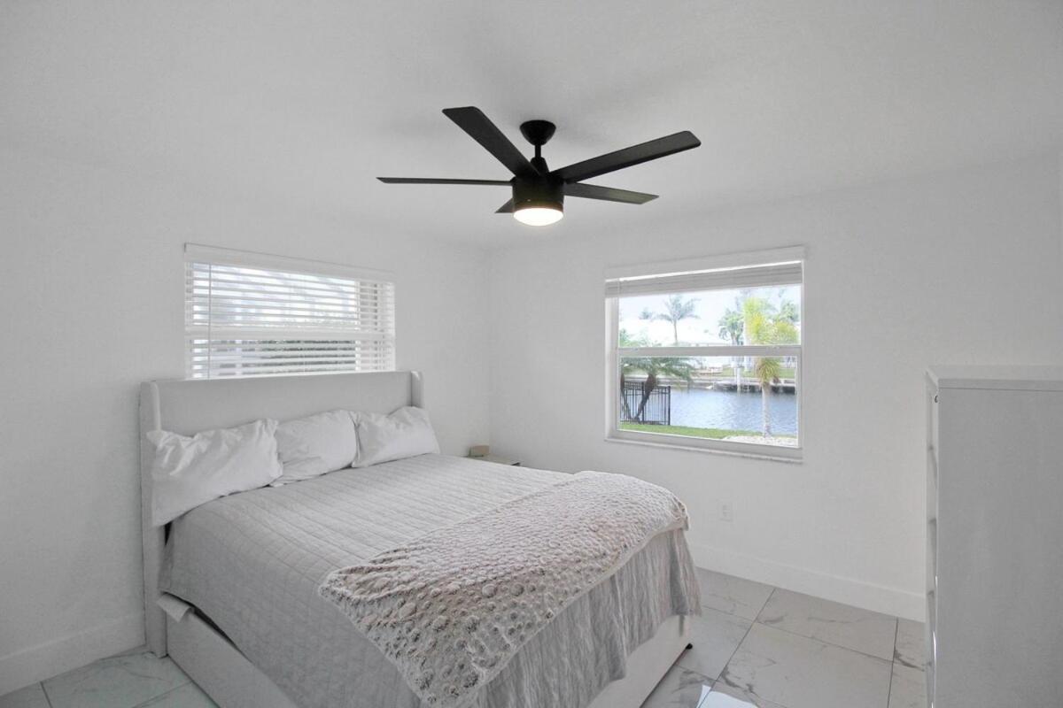 Holiday home Chic & Modern Canal-front Retreat With Private Pool - Azure Tides *